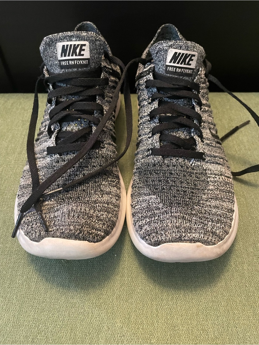 Nike women ’s Free RN Flyknit Sneakers - Black/Grey